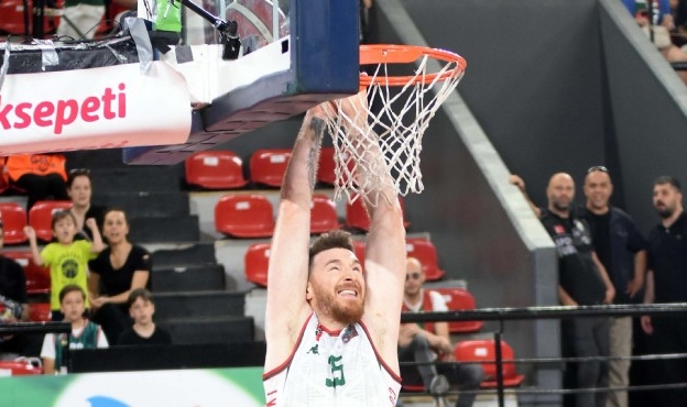 Karşıyaka&#039;da Mert yuvada kaldı!