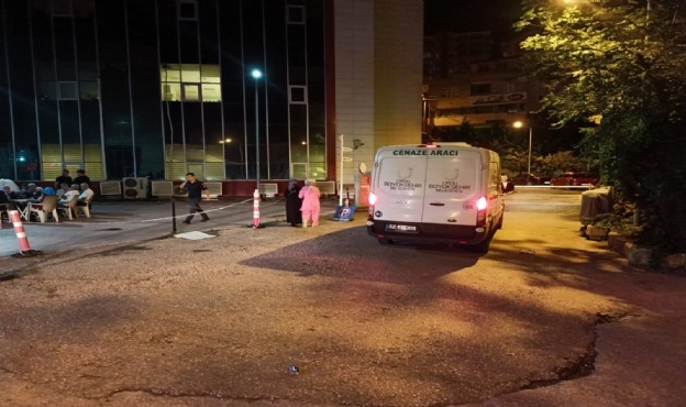 Patpat devrildi: Anne can verdi, çocuklar yaralı!