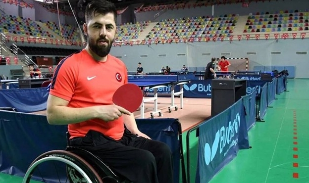 Ali Öztürk, para masa tenisinde yarı finale yükseldi