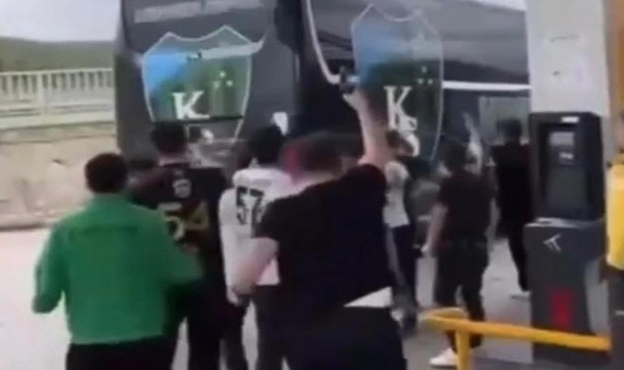 Kocaelispor otobüsünü silahla kovaladılar!