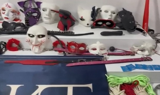 &#039;Kırbaçlı parti&#039; savunması: İsteyen tasma takar...