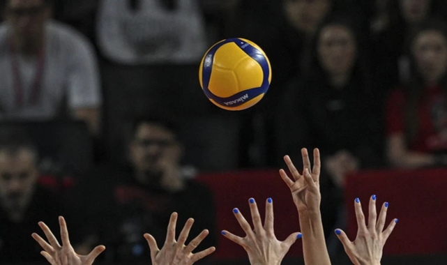 İzmir voleybolunda zirve derbisi!