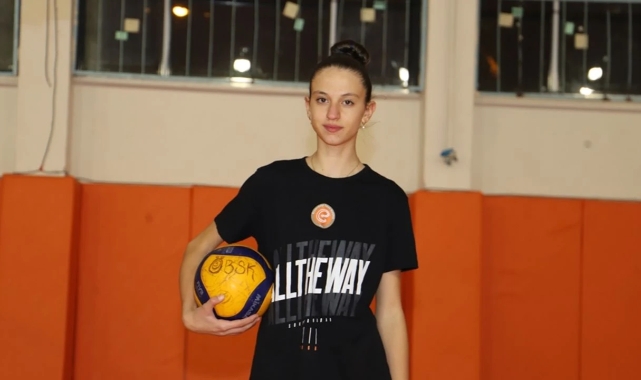 Ödemişli Almira Eczacıbaşı&#039;na transfer oldu