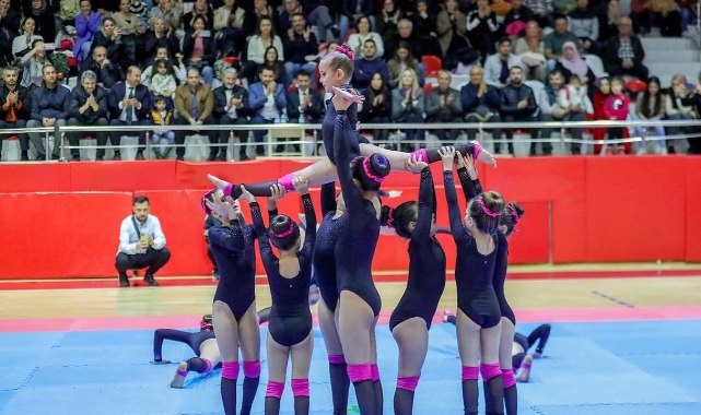 Bayraklılı çocuklar nefes kesti