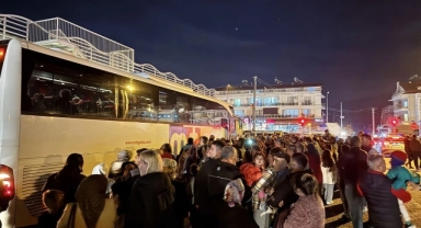 Umre kafilesine otomobil çarptı: 3 kişi yaralandı