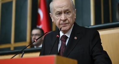Devlet Bahçeli, kürsüde gözyaşlarını tutamadı!