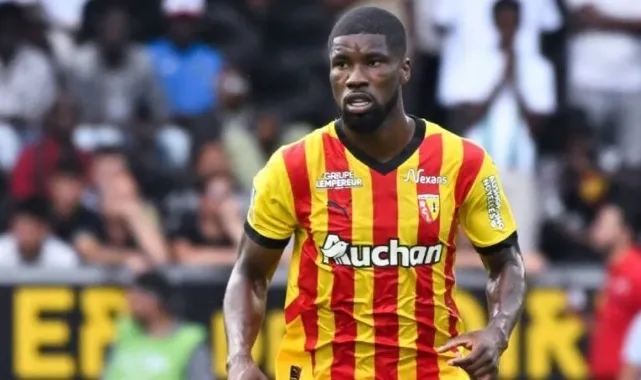 Fenerbahçe&#039;den 25 milyon euroluk stoper hamlesi