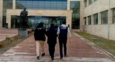 Firari FETÖ'cü yakayı ele verdi!