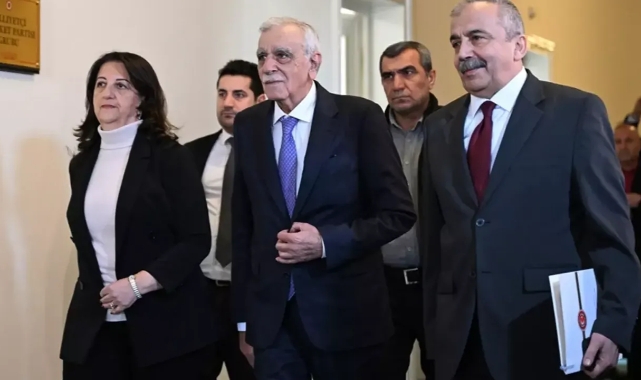 Görüşmeler sürüyor... Davutoğlu ile buluştular!