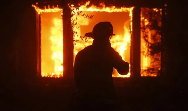 Los Angeles&#039;ta yangın... 30 bin kişi tahliye edildi!