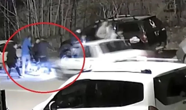 Otomobil öğrencilerin arasına daldı: Yaralılar var!