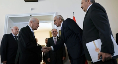 Tarihi an: Bahçeli, DEM heyetini kapıda karşıladı