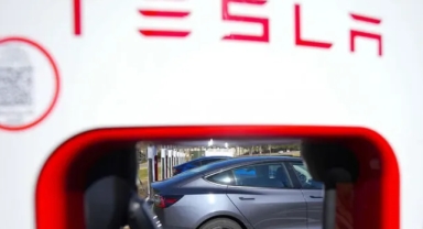 Tesla, binlerce aracını geri çağırdı