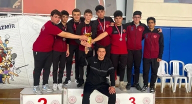 Aliağa'nın gençleri güreşte ikinci oldu