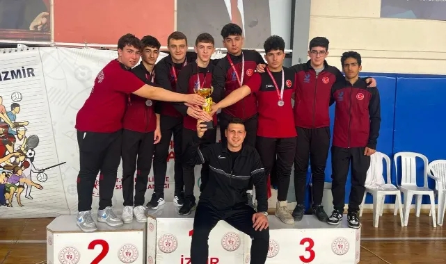 Aliağa&#039;nın gençleri güreşte ikinci oldu