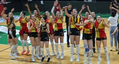 Göztepe filede derbi zaferini kutluyor