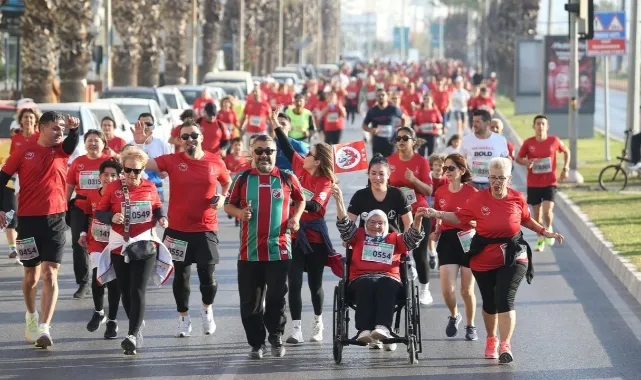 Karşıyaka’da 14 Şubat’a renkli kutlama