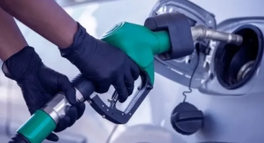 Benzine indirim geldi: Fiyatlar, pompaya yansıdı