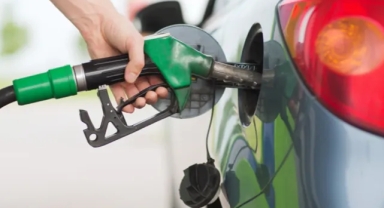 Fiyatlar pompaya yansıdı: Benzine indirim, motorine zam!