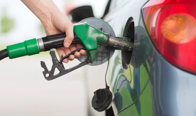 Fiyatlar pompaya yansıdı: Benzine indirim, motorine zam!