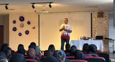 Bağımlılıkla Mücadele Bilgilendirme Toplantısının Bugünkü Adresi Konak 15 Temmuz Demokrasi Şehitleri Kız Anadolu İmam Hatip Lisesi Ve Proje Okuluydu