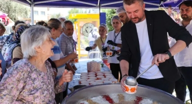 Başkan Duman'dan vatandaşlara aşure ikramı