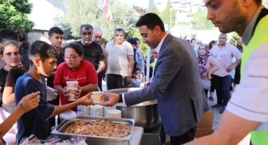 Bayraklı'da aşure bereketi