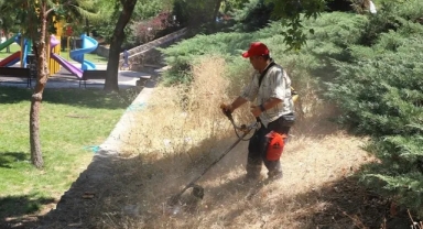 Menderes'te ot temizliği