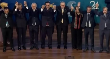 Erdoğan rozetlerini taktı: İşte AK Parti'ye katılan yeni isimler