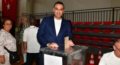 Mahalle seçimleri devam ediyor: Başkanın sandığından ne çıktı?