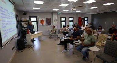 Nar üreticileri Selçuk'ta eğitimde