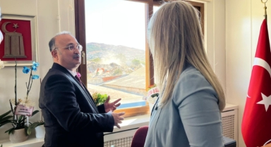 AK Partili Çankırı'dan 'çöp' tepkisi: İzmir halkı hizmetin en iyisini hak ediyor