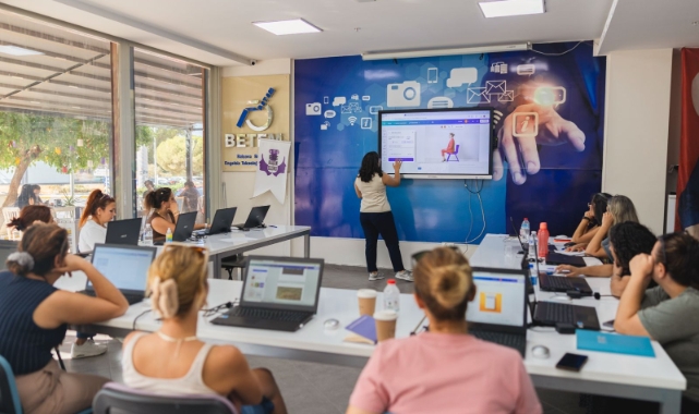 Balçova Belediyesi’nden kadınlara dijital destek