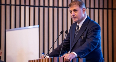 Başkan Tugay 'bazı kararlar almak zorundayız' dedi... Şehir merkezini trafikten arındırmalıyız