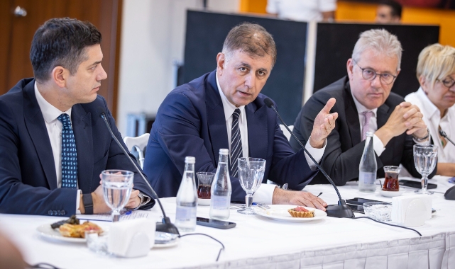 Başkan Tugay İEKKK&#039;da konuştu: İzmir&#039;in kabuğunu kırması için çalışıyoruz