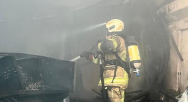 Bornova’daki iş yeri yangınını kontrol altına aldı