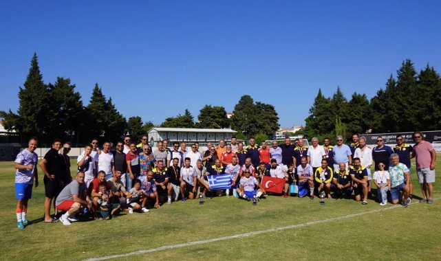 Çeşme – Sakız Master Futbol Turnuvası&#039;nı dostluk kazandı