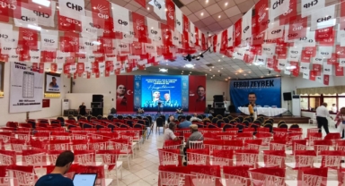 CHP Buca'da kongre günü... Salonda dikkat çeken kareler