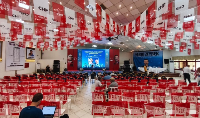 CHP Buca&#039;da kongre günü... Salonda dikkat çeken kareler