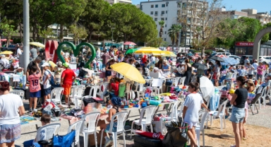 ‘Çocuklar için 2. El Pazarı’na Karşıyaka'da yoğun ilgi