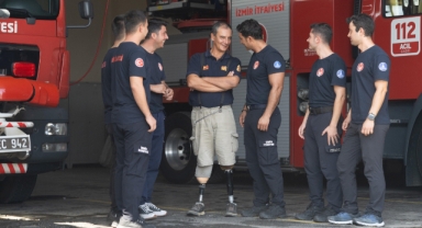 Engelli itfaiyeci çok sevdiği mesleğinden hiç kopmadı