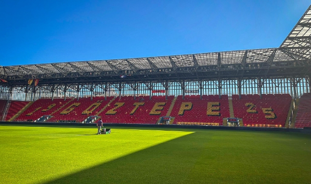Gürsel Aksel&#039;de zafer gecesi... Göztepe doludizgin!