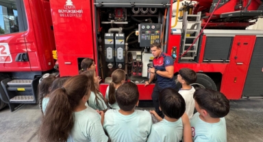 İzmir’de ateş savaşçıları öğrencilerle buluştu