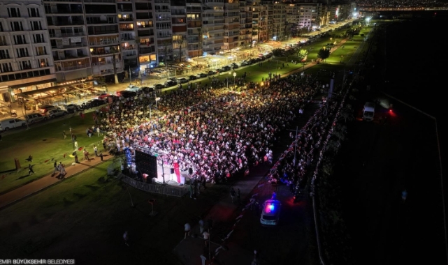 İzmir’in dev ekranlarında milli heyecan