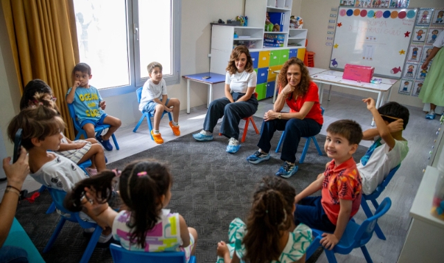 Karşıyaka Belediyesi&#039;nden 2 bin öğrenciye kırtasiye seti