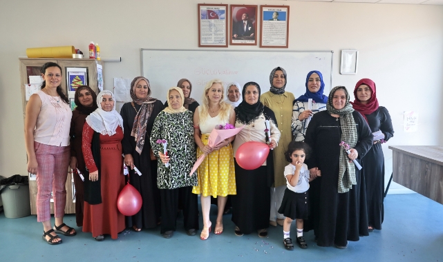 Konak’ta okur-yazar kadınların gurur günü