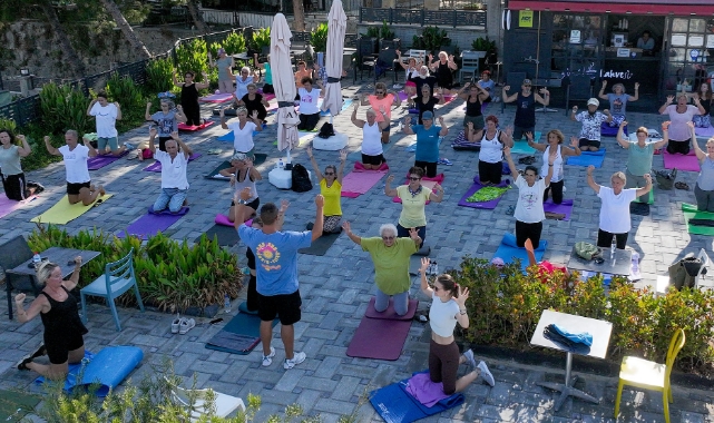 Kuşadası Belediyesi&#039;nin ücretsiz pilates dersleri başladı