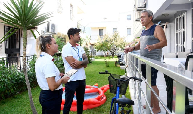 Kuşadası&#039;nda Güvercin Masa halkın yanında
