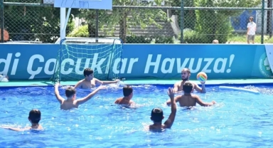 Manisalı öğrenciler yazı havuzlarda geçirdi