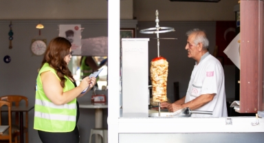 Narlıdere'de esnafın da sözü var! Başkan Uzun: Var gücümüzle çalışıyoruz